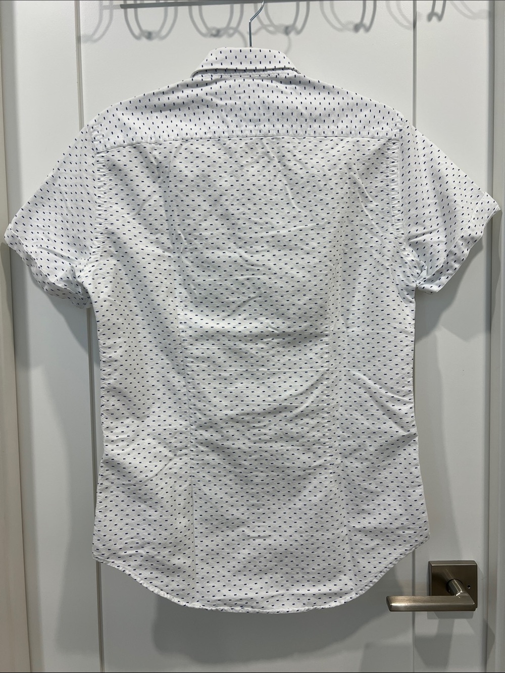 Zara White Short-Sleeve Button-Down with Navy Micro-fish pattern - Picture 3 of 8
